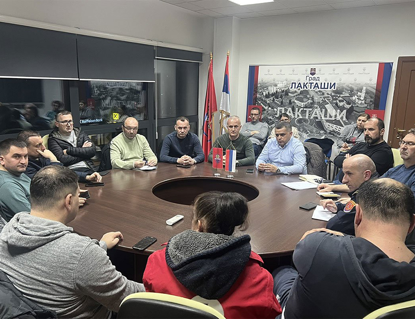 ЛАКТАШИ, 27. МАРТА /СРНА/ - У Лакташима је вечерас проглашена ванредна ситуација због нестабилног времена, обилних падавина и изливања ријека.