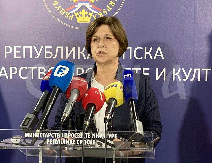 БАЊАЛУКА, 28. МАРТ /СРНА/ - Министар просвјете и културе Републике Српске Жељка Стојичић позвала је руководства свих основних и средњих школа да с посебном пажњом прате временске услове и стање на терену с обзиром на обилне падавине које су изазвале поплаве у појединим подручјима Српске, те да уколико се укаже потреба, у складу са законом, обуставе наставни процес.