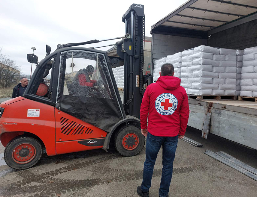 БАЊАЛУКА, 28. МАРТА /СРНА/ - Црвени крст Републике Српске дистрибуисаће данас и сутра интервентну хуманитарну помоћ за девет локалних заједница у Српској које су најугроженије поплавама.