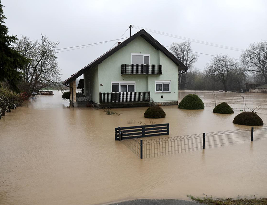 ЗАГРЕБ, 29. МАРТА /СРНА/ - Широм Хрватске до краја викенда биће кишовито, због чега у неким дијеловима земље пријете поплаве.