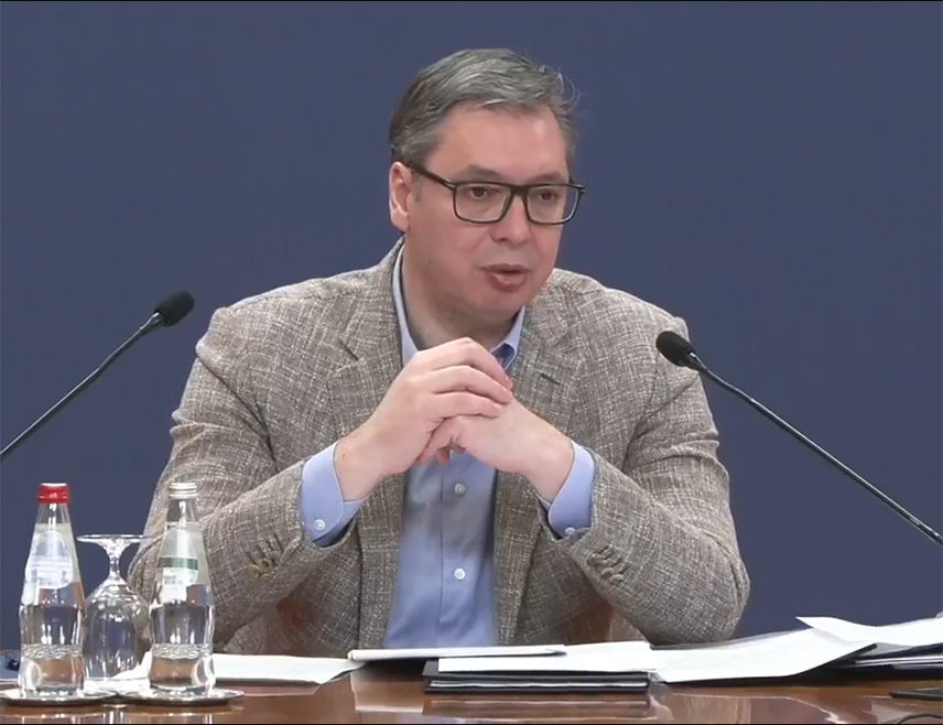 БЕОГРАД, 29. МАРТА /СРНА/ - Предсједник Србије Александар Вучић најавио је данас да је могуће доношење "лекс специјалиса" за продужетак школске године на факултетима који су у блокади.