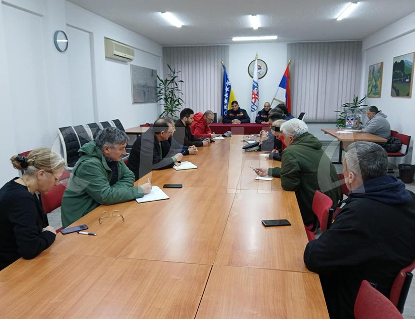 НОВИ ГРАД, 29. МАРТА /СРНА/ - Водостај ријека Уне и Сане данас су углавном у стагнацији а на подручју Новог Града, а проблем на неколико локација представљају подземне воде.