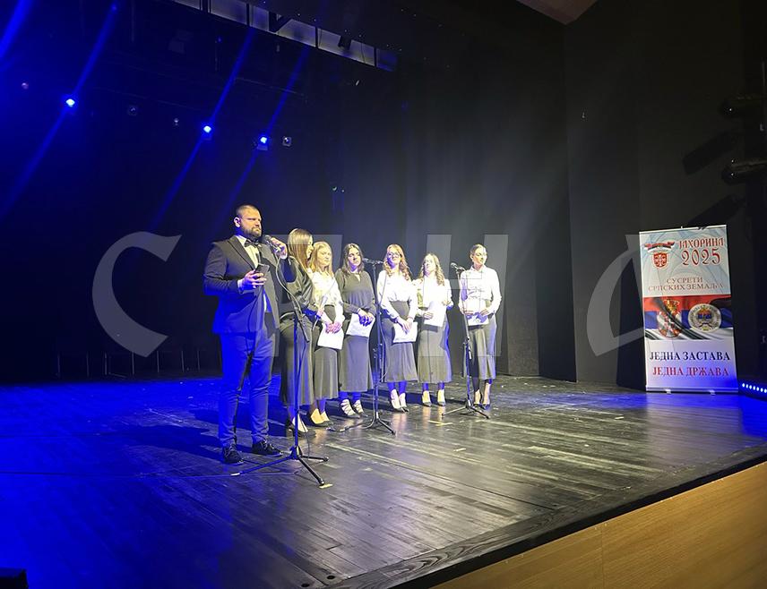 ИСТОЧНО САРАЈЕВО, 29. МАРТА /СРНА/ - Национални ансамбли Србије "Коло" и "Венац" и Српски православни појци из Београда наступили су вечерас у Источном Сарајеву, на свечаној академији посвећеној великом српском пјеснику Добрици Ерићу, која је организована у оквиру манифестације "Сусрети српских земаља".