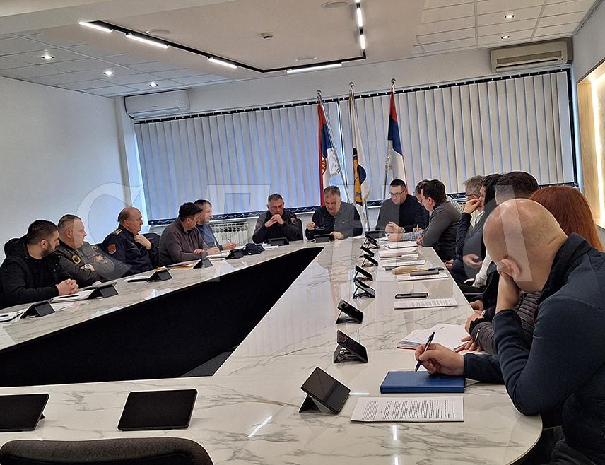 ГРАДИШКА, 29. МАРTА /СРНА/ - Штаб за ванредне ситуације града Градишка прогласио је стање првог степена приправности одбране од поплава јер је водостај ријеке Саве прешао 700 центиметара.