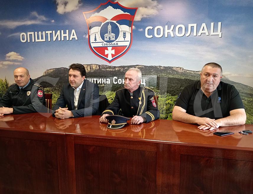 СОКОЛАЦ, 30. МАРTА /СРНА/ - На Сокоцу се данас обиљежавају 33 године од Прве смотре милиције/полиције Српске Републике БиХ - полиције Републике Српске, касније МУП-а Српске, из чијих редова су 782 припадника уградила своје животе у темеље Српске у Одбрамбено-отаџбинском рату.