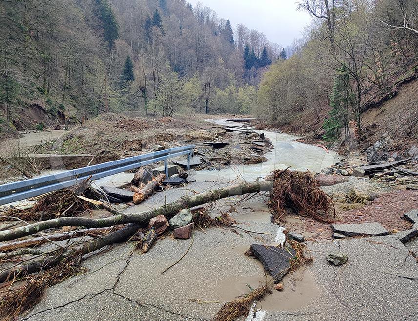 ГРАДИШКА, 30. МАРТА /СРНА/ - Водостај ријеке Саве у Градишци је у благом порасту, али је и даље на нивоу првог степена редовне обране од поплава, док су се бујичне ријеке, које су претходних дана заплавиле више од 70 домаћинстава, вратиле у своја корита, констатовано је на данашњој сједници Штаба за ванредне ситуације града Градишка.