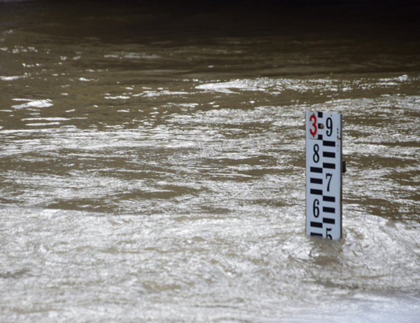 ТУЗЛА, 30. МАРТА /СРНА/ - Водостај ријеке Спрече у Грачаници и у Живиницама је у порасту, као и ријеке Јале у Модрацу, данашњи су подаци Кантоналне управе цивилне заштите Тузла.