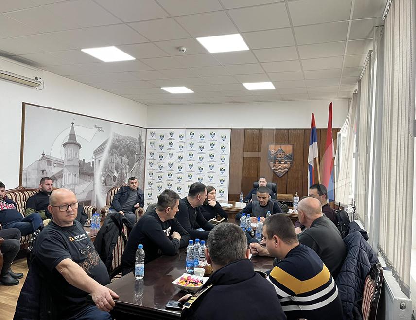 КОЗАРСКА ДУБИЦА, 30. МАРТА /СРНА/ - Штаб за ванредне ситуације општине Козарска Дубица донио је данас одлуку да сутра неће бити наставе у школама на цијелом подручју општине.