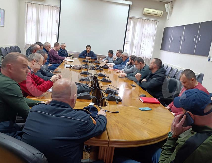 ПРИЈЕДОР, 30. МАРТА /СРНА/ - Градски Штаб за ванредне ситуације донио је одлуку о укидању стања ванредне одбране од поплава на подручју града Приједора, након што се стање на заплављеним подручјима почело стабилизовати и вода повлачити.