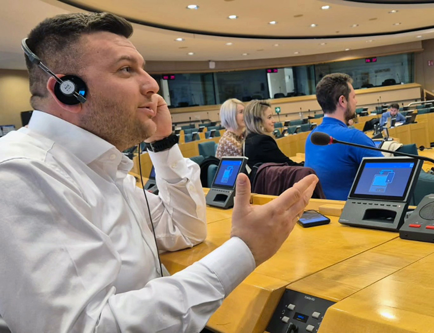 Само од почетка године отворено је питање доступног земљишта, грантова за заснивање агробизниса, повољних кредитних услова за младе и ближе позиционирање науке и иновација селу и произвођачима. Министарство почело мапирање запуштеног земљишта које ће бити додјељивано младим пољопривредницима у закуп. Програм "Мој бизнис на селу" нуди им грант до 10.000 КМ уз стручну подршку за заснивање бизниса. Вишечлане породице требају да добију веће подстицаје за пољопривредну производњу