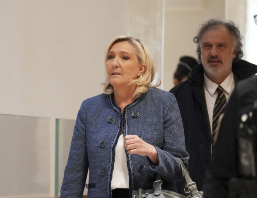 ПАРИЗ, 31. МАРТА /СРНА/ - Суд у Паризу осудио је лидера Националног окупљања Марин ле Пен условно на укупно четири године затвора због злоупотребе јавних средстава, јавио је извјештач агенције РИА Новости из суднице.
