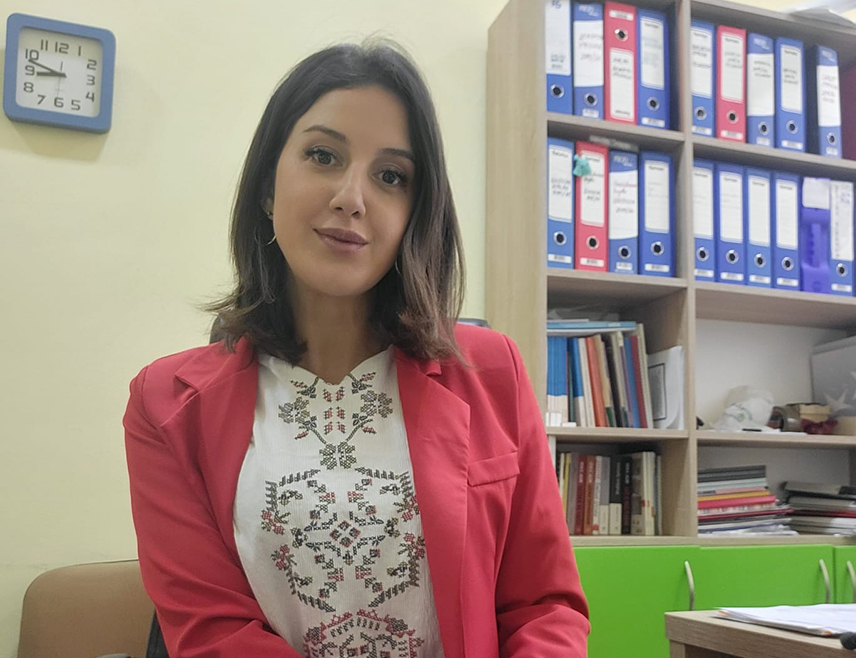 БАЊАЛУКА, 1. АПРИЛА /СРНА/ - Психолог и породични психотерапеут Маја Савановић Зорић рекла је Срни да поплаве не доносе само материјалну штету, већ и отварају старе ране, подсјећају на претходне губитке и неизвјесности, али да људи увијек лакше преброде тешка времена када их дијеле с другима.