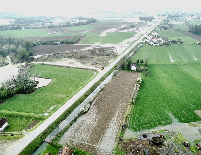 СРБАЦ, 31. МАРТА /СРНА/ - Стање на поплављеним подручјима у општини Србац постепено се нормализује, Врбас се већим дијелом вратио у корито, а и ниво Саве је у благом опадању, рекао је Срни начелник Српца Млађан Драгосављевић.