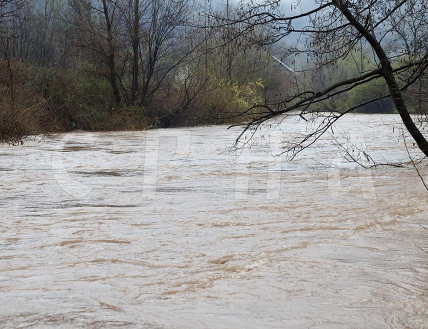 БИЈЕЉИНА, 31. МАРТА /СРНА/ - Ријека Сава код Бијељине и даље је у благом порасту, саопштено је из Граде управе.