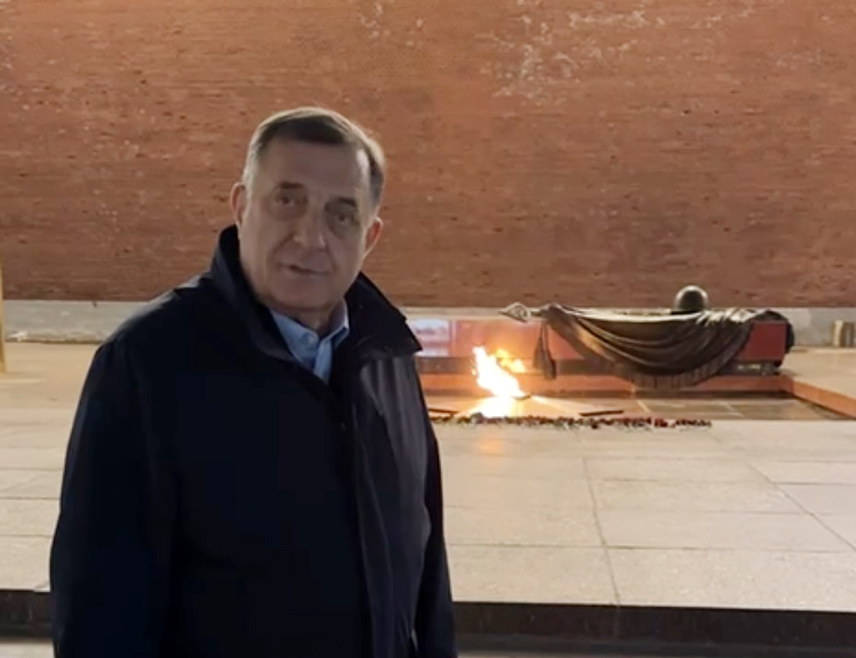 МОСКВА, 31. МАРТА /СРНА/ - Стигао сам у Москву, објавио је вечерас предсједник Републике Српске Милорад Додик.