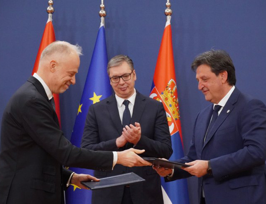 БЕОГРАД, 1. АПРИЛА /СРНА/ - У Београду је потписан документ из области одбране Србије и Мађарске, који би требало да води стварању војног савеза двије земље.