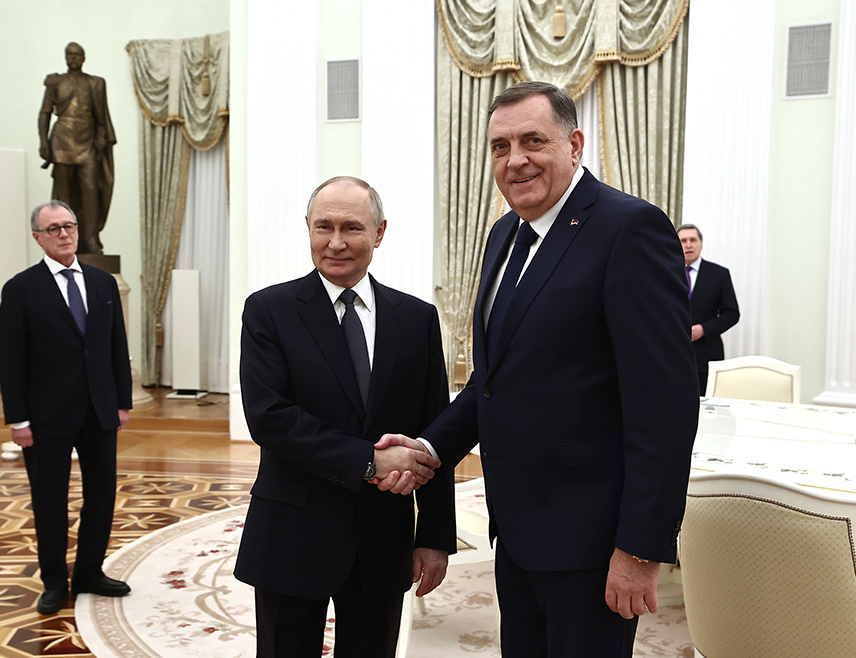 МОСКВА, 1. АПРИЛА /СРНА/ - Предсједник Републике Српске Милорад Додик разговарао је данас у Москви са руским предсједником Владимиром Путином о актуелној ситуацији у БиХ и на глобалном нивоу, јавио је извјештач Срне из Москве.