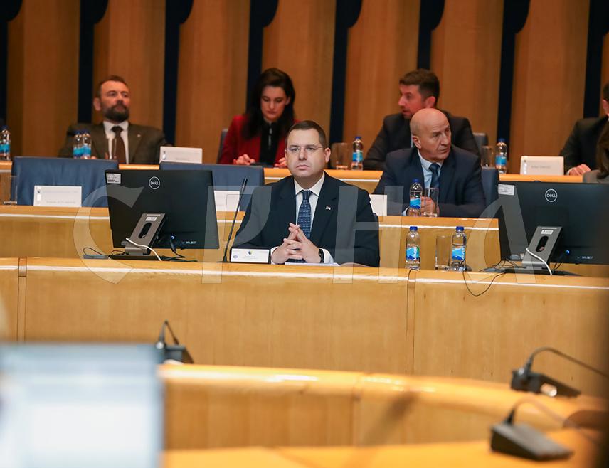 САРАЈЕВО, 2. АПРИЛА /СРНА/ - Српски делегат у Дому народа Парламентарне скупштине БиХ Радован Ковачевић поручио је данас да је СНСД највећи акционар европског пута БиХ и да је добро када представници мањине из Републике Српске у Дому народа препознају и подрже добре ствари које предлаже СНСД.