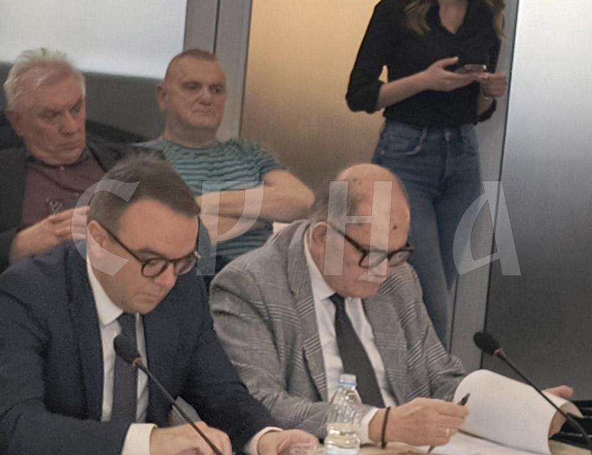 БЕОГРАД, 2. АПРИЛА /СРНА/ - Амбасадор БиХ у Србији Александар Врањеш изјавио је да ЕУ, предвођена Њемачком и уз партнерство Велике Британије, гради нову политичку платформу за БиХ, која предвиђа преношење надлежности и пројекат централизације БиХ кроз европске интеграције и занемаривање воље српског народа у Републици Српској, али занемарује да Српска већ има спреман одговор на овај сценарио.