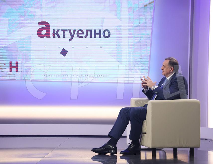 БАЊАЛУКА, 2. АПРИЛА /СРНА/ - Предсједник Републике Српске Милорад Додик сматра да се ради на томе да Кристијан Шмит буде избачен из БиХ и да се поништи све што је урадио.