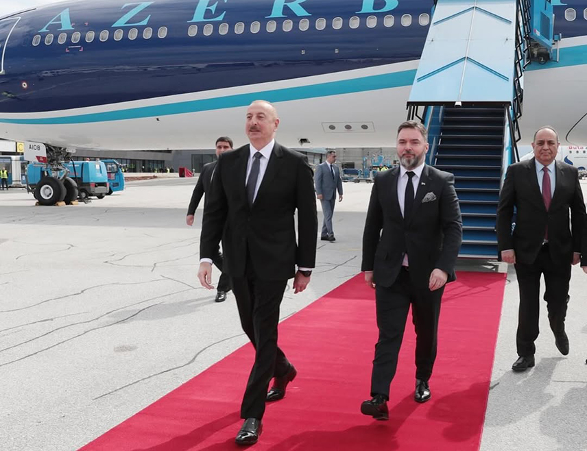 БАКУ, 3. АПРИЛА /СРНА/ - Министар спољне трговине и економских односа у Савјету министара Сташа Кошарац допутовао је у радну посјету Азербејџану, током које ће учествовати на министарским састанцима Савјетодавног вијећа Јужног гасног коридора и Савјетодавног вијећа за зелену енергију.