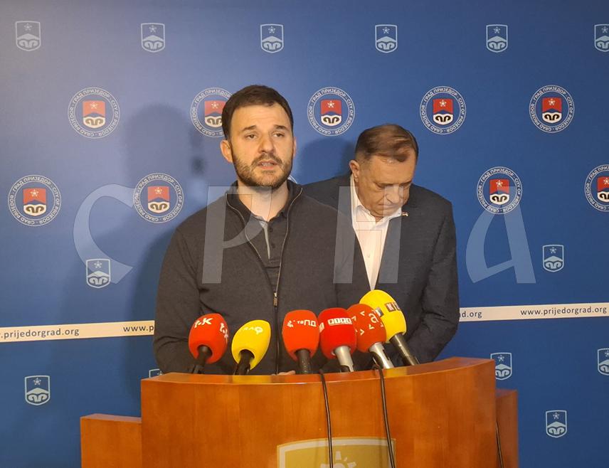 ПРИЈЕДОР, 3. АПРИЛА /СРНА/ - Градоначелник Приједора Слободан Јавор изјавио је да ће најављена финансијска подршка поплављенима од милион КМ, коју је најавио предсједник Републике Српске Милорад Додик, много значити грађанима из најугроженијих насеља Гомјеница и Тукови.