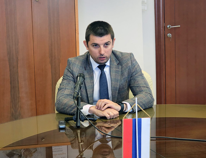 БАЊАЛУКА, 4. АПРИЛА /СРНА/ - Министар трговине и туризма Републике Српске Денис Шулић честитао је данас Дан полиције Српске, истичући да је Министарству унутрашњих послова /МУП/ једна је од најзначајнијих институција Републике и стуб одбране и заштите.