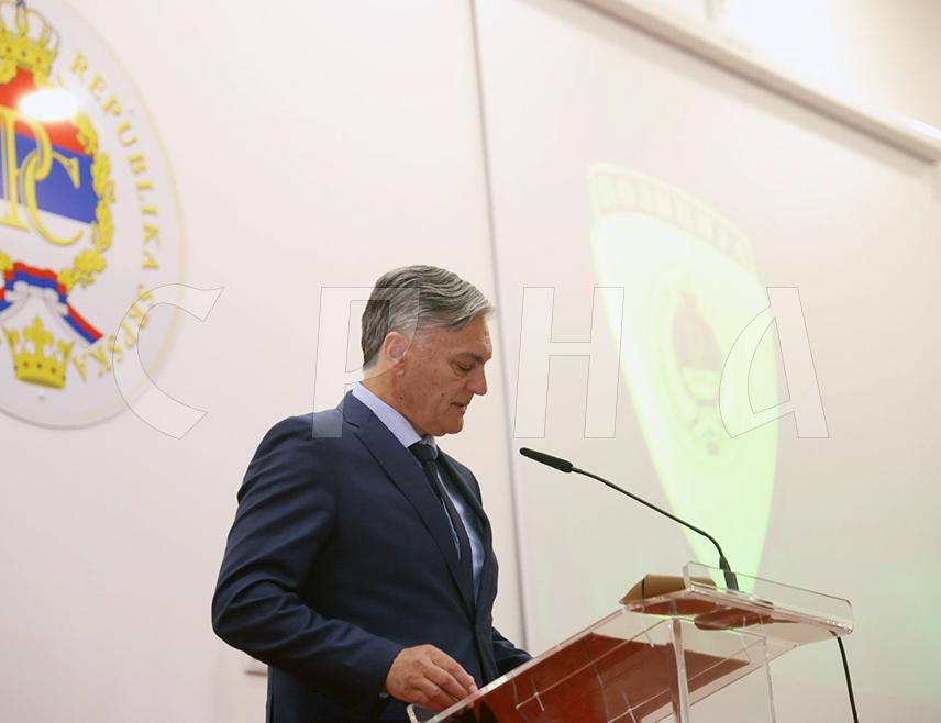 БАЊАЛУКА, 4. АПРИЛА /СРНА/ - Министар унутрашњих послова Републике Српске Синиша Каран рекао је данас да је Полиција Српске расла заједно са Републиком Српском и доприноси да Српска буде стабилно и мирно мјесто.