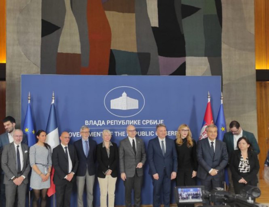 БЕОГРАД, 4. АПРИЛА /СРНА/ - Уговор о набавци новог суперкомпјутера и развоју вјештачке интелигенције, вриједности 50 милиона евра, потписан је данас у Београду, чиме ће Србија постати доминантна у овој области у региону.