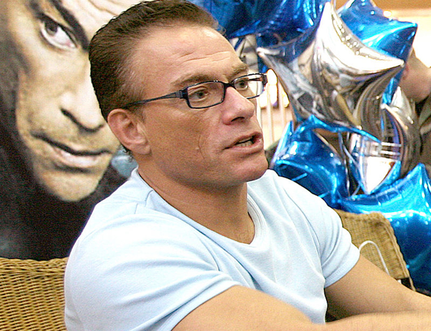 БУКУРЕШТ, 4. АПРИЛА /СРНА/ - Неколико особа поднијело је пријаву румунској Управи за истрагу организовани криминал и тероризам против глумца Жан-Клод Ван Дама којег терете за сексуалну експлоатацију жртви трговине људима.