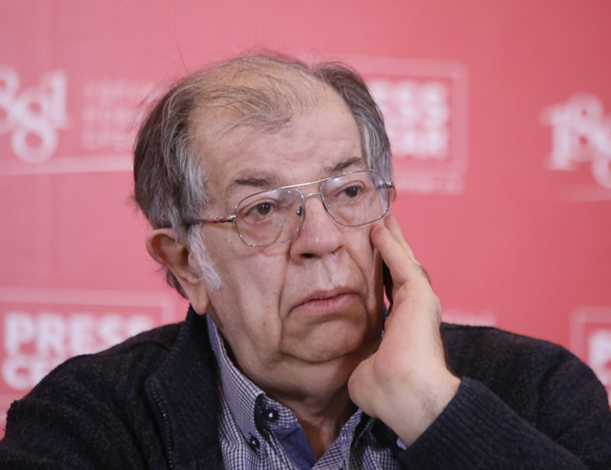 БЕОГРАД, 5. АПРИЛА /СРНА/ - Професор емеритус Ненад Кецмановић осудио је данас чињеницу да се градоначелник Сарајева Предраг Пухарић није извинио родитељима дјеце из Новог Сада која су претучена у центру Сарајева и оцијенио да тај напад није ексцес него једна од манифестација дубље динамике односа у БиХ.