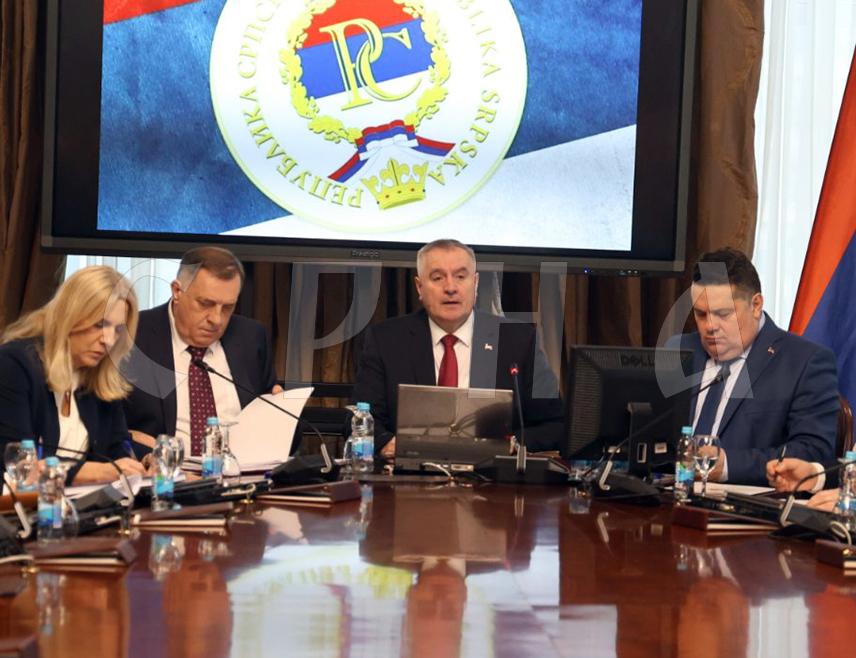 БАЊАЛУКА, 5. АПРИЛА /СРНА/ - Предсједник Владе Републике Српске Радован Вишковић рекао је данас да се иде у добром правцу стабилизације јавних предузећа у Српској.