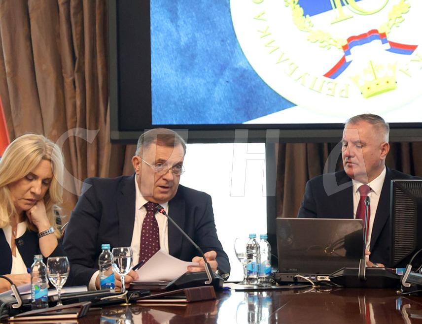 БАЊАЛУКА, 5. АПРИЛА /СРНА/ - Предсједник Републике Српске Милорад Додик рекао је да је циљ задржати миран и стабилан живот, те поручио да је Полиција Српске најстабилнија безбједносна агенција у БиХ која има потенцијале да буде боље организована од Оружаних снага БиХ.