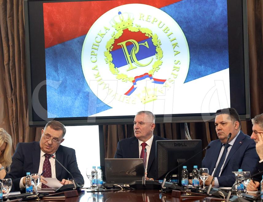 БАЊАЛУКА, 5. АПРИЛА /СРНА/ - Предсједник Републике Српске Милорад Додик рекао је да у области пољопривреде треба наставити са подршком, те убрзати исплате које су евентуално у заостатку, имајући у виду да долази нова пољопривредна сезона.