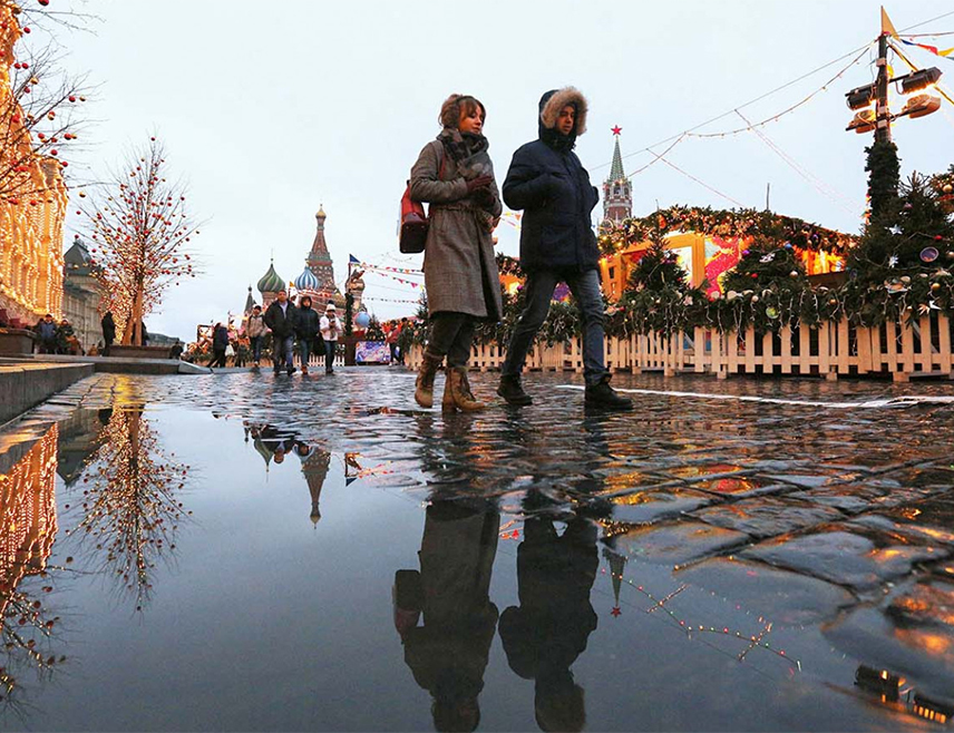 МОСКВА, 5. АПРИЛА /СРНА/ - У Москви и Московској области сутра и у понедјељак биће на снази жути метеоаларм због снијега, мећаве и поледице, показују подаци руског Хидрометеоролошког центра.