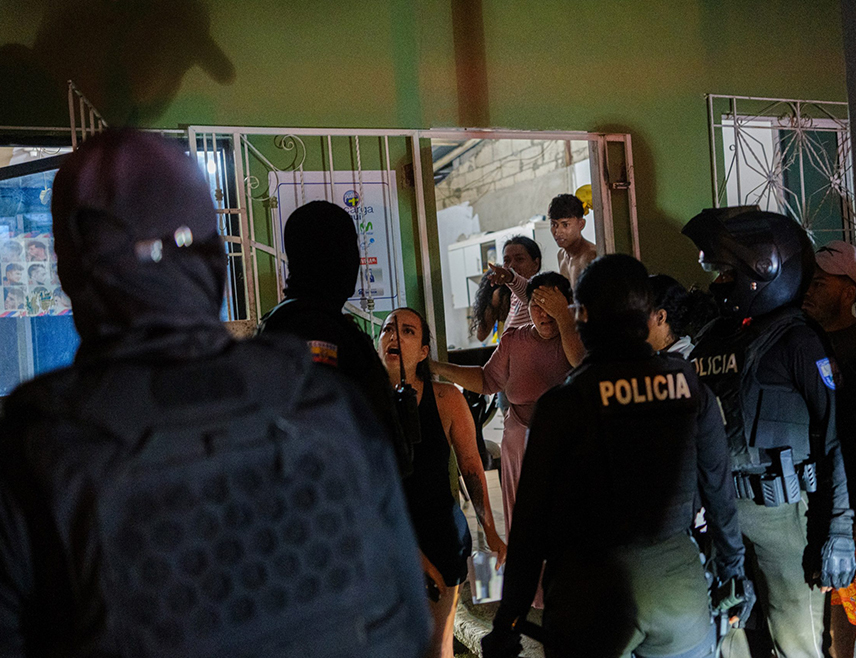 МАДРИД, 5. АПРИЛА /СРНА/ - Шпанска полиција саопштила је да је разбила европску нарко-мрежу повезану са групом "Хелс енђелс", која је шверцовала кокаин преко источне луке Валенсије и заплијенила више од тоне дроге.