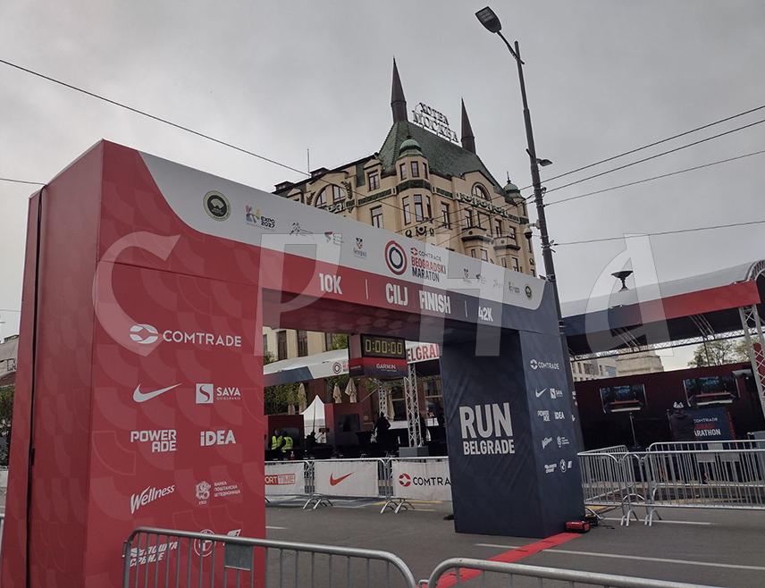 БЕОГРАД, 6. АПРИЛА /СРНА/ - У Београду је почео 38. Београдски маратон на којем учествује рекордних више од 14.000 тркача из 74 државе.