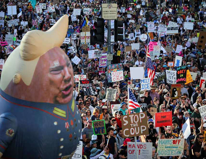 ВАШИНГТОН, 6. АПРИЛА /СРНА/ - Више милиона људи учествовало је у протестима против политике предсједника САД Доналда Трампа и шефа Одјељења за ефективност владе Илона Маска у свих 50 америчких држава и широм свијета, преноси Си-Ен-Ен.