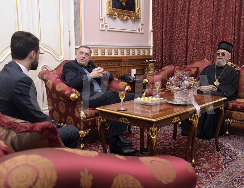 БАЊАЛУКА, 6. АПРИЛА /СРНА/ - У Бањалуци је почео састанак предсједника Републике Српске Милорада Додика и Његовог високопреосвештенства митрополита бањалучког Јефрема.