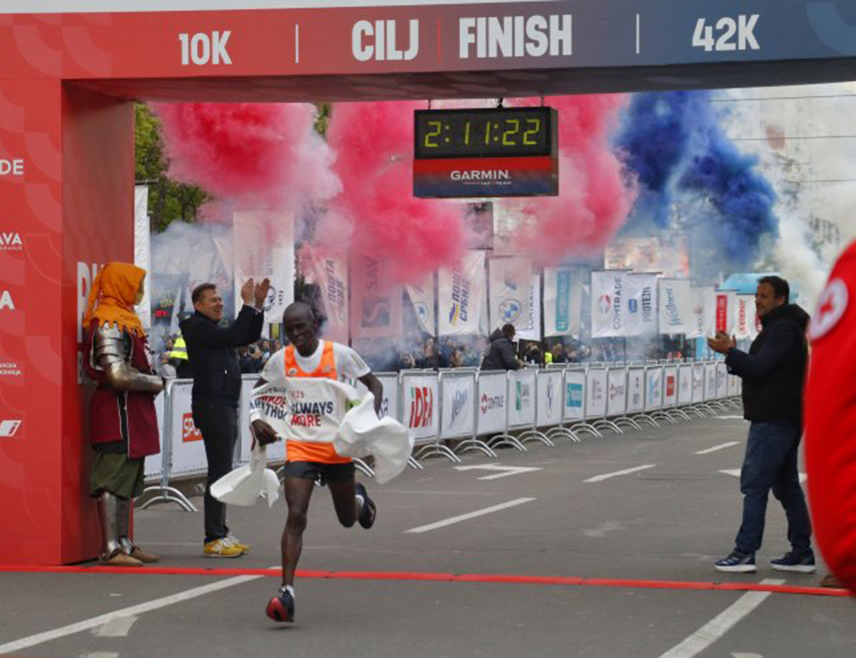 БЕОГРАД, 5. АПРИЛА /СРНА/ - Кенијац Гилберт Чумба побједник је 38. Београдског маратона у мушкој конкуренцији.