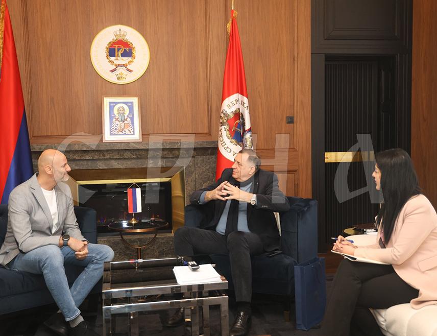 БАЊАЛУКА, 6. АПРИЛА /СРНА/ - Предсједник Републике Српске Милорад Додик разговарао је са прослављеним рукометним голманом Данијелом Шарићем и истакао да ће Република Српска наставити да улаже у спорт и спортске таленте.