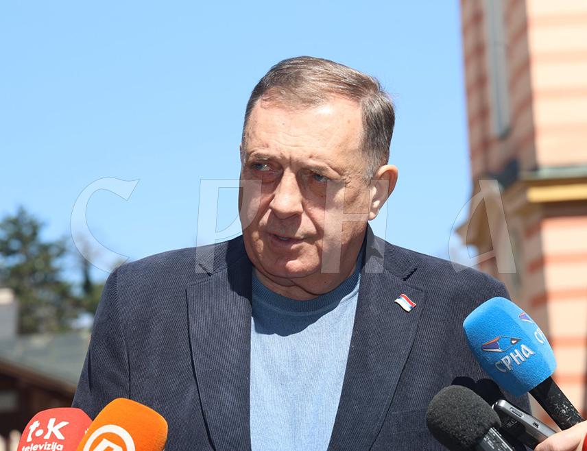 БАЊАЛУКА, 6. АПРИЛА /СРНА/ - Предсједник Републике Српске Милорад Додик изјавио је да је данас бањалучког митрополита Јефрема упознао о томе да није угрожена безбједност Српске, као и о свим њеним напорима које чини за стабилност и сигурно окружење.