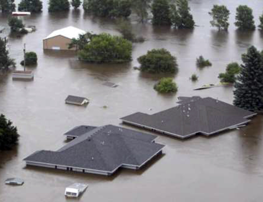 ВАШИНГТОН, 6. АПРИЛА /СРНА/ - Број жртава невремена, киша и поплаве у јужним и централним дијеловима САД повећан је на 16, укључујући двоје дјеце.