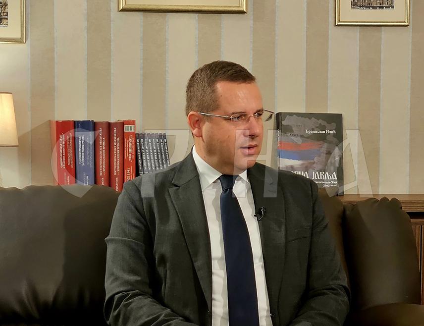 БАЊАЛУКА, 6. АПРИЛА /СРНА/ - Делегат Клуба српског народа у Дому народа парламента БиХ Радован Ковачевић истакао је да оног тренутка када смо од најрелевантније међународне организације, Интерпола, добили директну потврду да се вануставне правосудне институције БиХ злоупотребљавају за политички прогон Милорада Додика, они су се генијално досјетили да, послије 18 година, покушају криминализовати куповину приватне куће.