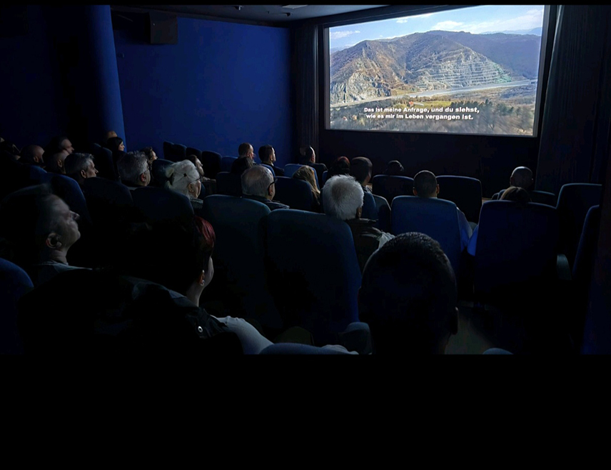 ШТУТГАРТ, 6. АПРИЛА /СРНА/ - У Штутгарту је данас одржана пројекција филма "Свједок" који, између осталог, говори о страдању Срба у протеклом рату и раду познатог доктора Зорана Станковића.