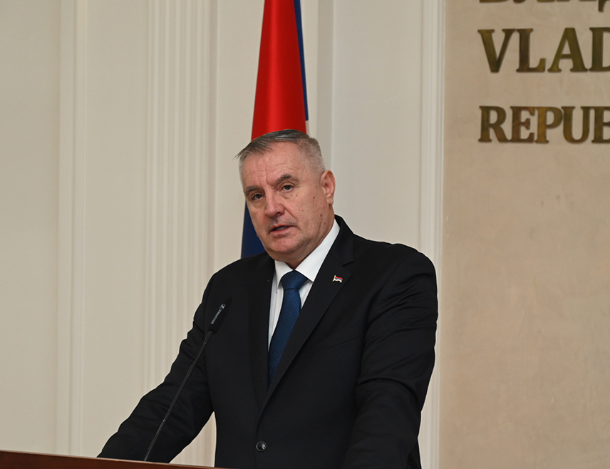 БАЊАЛУКА, 7. АПРИЛА /СРНА/ - Предсједник Владе Републике Српске Радован Вишковић изјавио је данас у Бањалуци да опозиција не може да прихвати чињеницу да је БДП у посљедњих 16 квартала био позитиван.