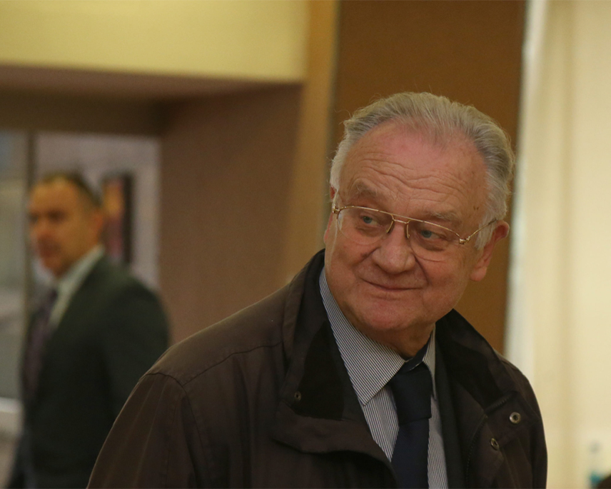 ПАЛЕ, 7. АПРИЛА /СРНА/ - Некадашњи предсједник Народне скупштине Републике Српске Драган Калинић честитао је Новинској агенцији Републике Српске - СРНА 33 године постојања и крсну славу Благовијести и истакао да њени новинари могу бити поносни на допринос Агенције стварању и одбрани Републике Српске.