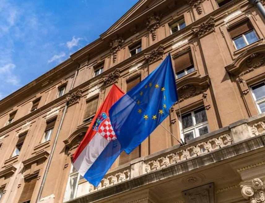 ЗАГРЕБ, 8. АПРИЛА /СРНА/ - Министарство спољних и европских послова Хрватске саопштило је поводом данашње истаге Канцеларије за сузбијање корупције и организованог криминала /Ускок/ у вези са незаконитим кориштењем средстава у Министарству, да су крајем јануара Канцеларији пријавили неправилности у вези са обрачуном путних налога.