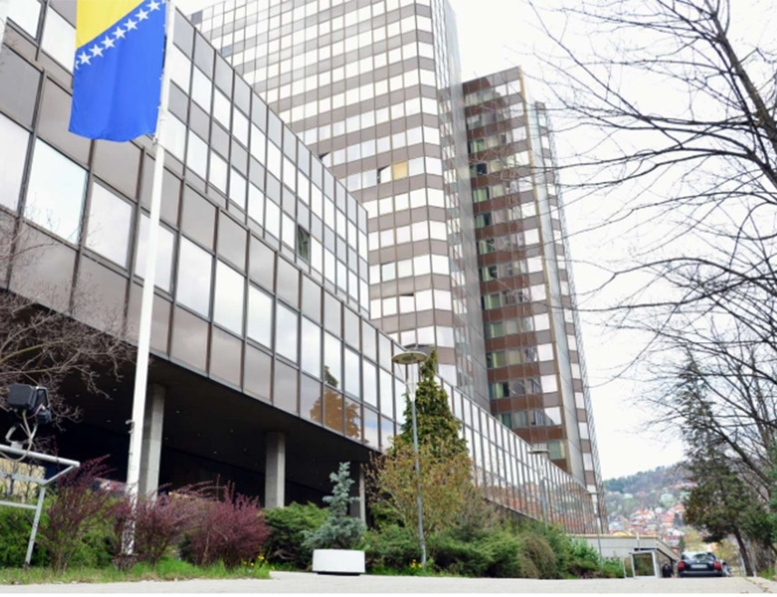 САРАЈЕВО, 8. АПРИЛА /СРНА/ - Неформална група студената "Хоћел` та промјена - ХТП" најавила је за сутра велики студентски протест испред зграде Владе Федерације БиХ /ФБиХ/ у Сарајеву због, како су навели, недопустиве ћутње и изостанака реакције власти након катастрофалних клизишта и поплава које су у октобру прошле године погодиле Доњу Јабланицу, Коњиц и Фојницу.