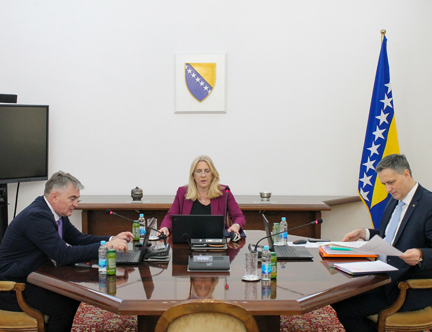 САРАЈЕВО, 8. АПРИЛА /СРНА/ - Предсједништво БиХ данас је  прихватило  споразум  између БиХ и УН у вези са Канцеларијом резидентног координатора УН, те   одредило  потписника овог документа.